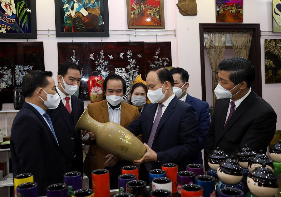 Cần bắt tay ngay vào sản xuất với khí thế làm việc khẩn trương, đưa sản phẩm làng nghề vươn xa